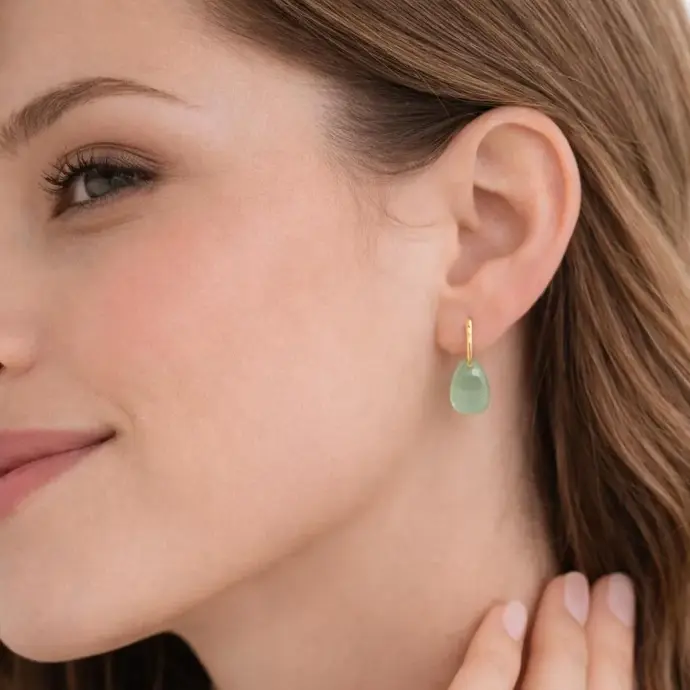 PENDIENTES DE JADE montados en oro amarillo de 18 kilates