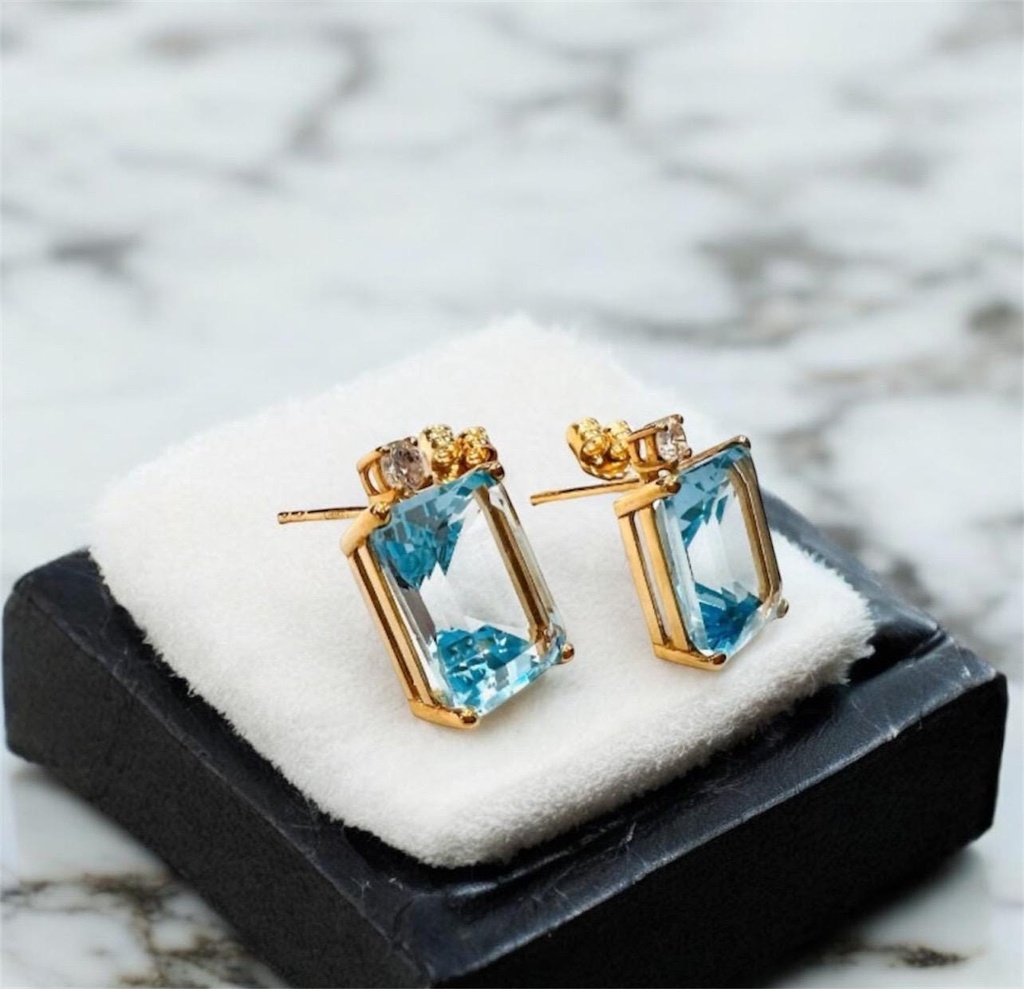 Pendientes de Oro amarillo de 18 kilates Topacios Azules Octogonales y Brillantes, con cierre de Mariposa de presión