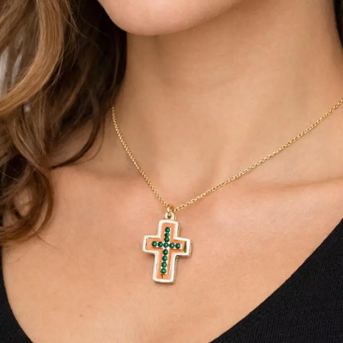COLGANTE CRUZ Nácar, Oro Amarillo 18 kilates y esmeraldas
