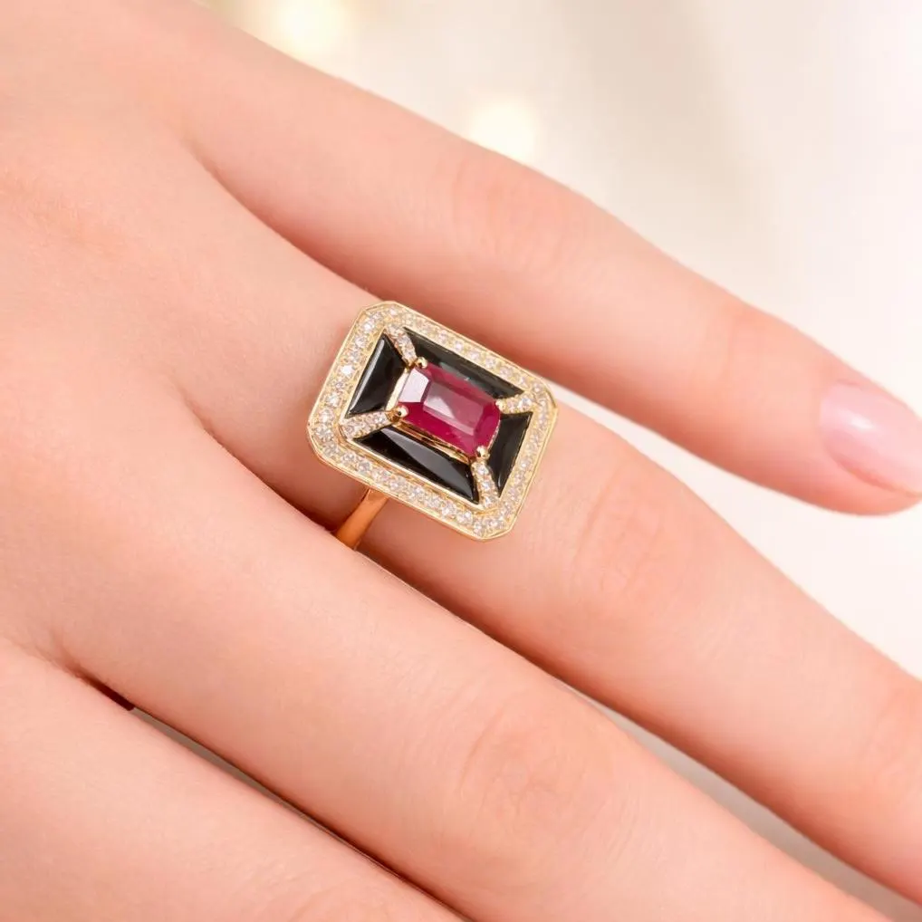 ANILLO RUBÍ, Ágata y  Brillantes en Oro Amarillo  18k