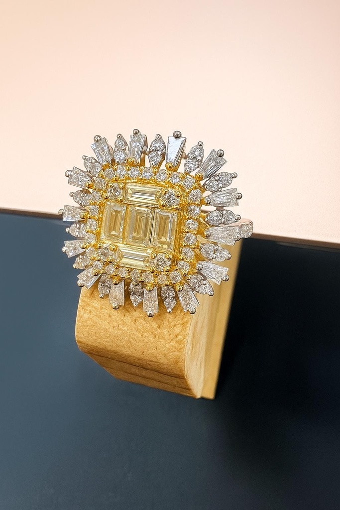ANILLO de Brillantes en Oro Amarillo y Blanco de 18 kilates