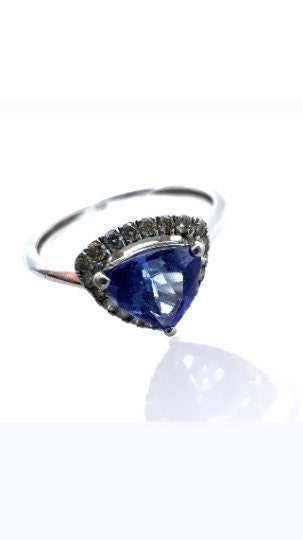 ANILLO de BRILLANTES y TANZANITA de Oro Blanco de 18 kilates