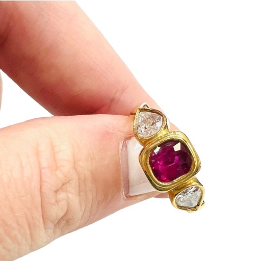 [An 206] ANILLO BRILLANTES y Rubís en Oro Amarillo  de 18 kilates