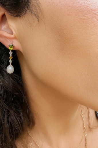 [P 56] PENDIENTE Largo de Oro Blanco de 18 kilates. Olivina, Brillantes, Topacio, Citrino y Perla cultivada japonesa