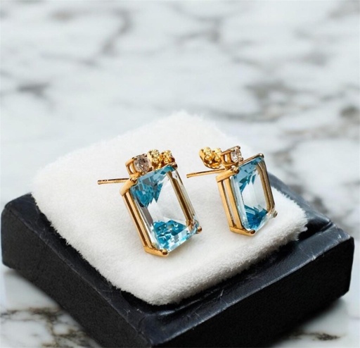 [P 47] Pendientes de Oro amarillo de 18 kilates Topacios Azules Octogonales y Brillantes, con cierre de Mariposa de presión