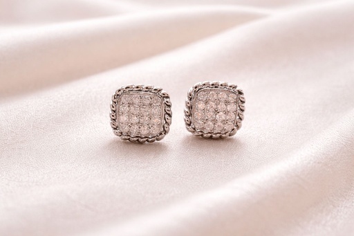 PENDIENTES de forma Cuadrada con Brillantes y en Oro Blanco de 18 kilates