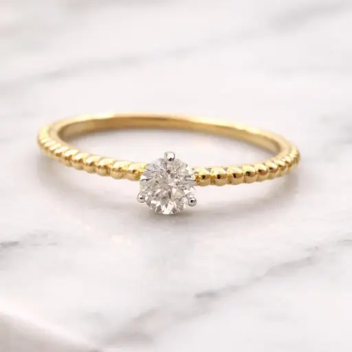 [A 64] ANILLO Sencillo Mujer, Oro Amarillo de 18 Kilates y un Brillante Central