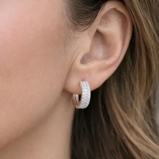 [P 1073] ARGOLLA  de ORO Blanco 18 kilates y Brillantes con cierre de presión