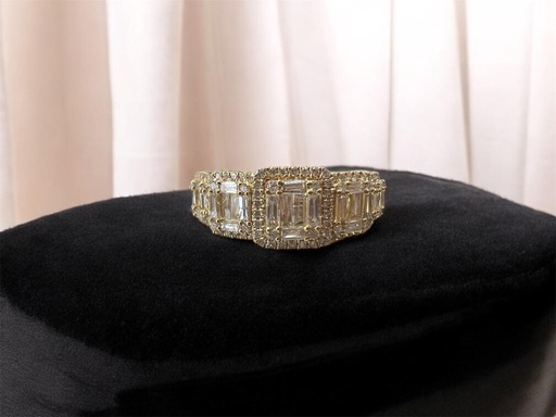 [An 300] ANILLO ORO Amarillo de 18 Kilates con Brillantes